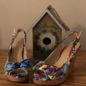 Pretty Peep-toe wedges